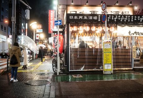 店内のスーツ